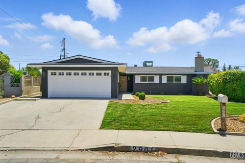 2901 Dwight St, Bakersfield, CA, 93306-2513 | Card Image