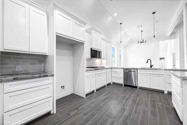 201 Big Spring Dr, House other with 5 bedrooms, 3 bathrooms and 2 parking in Anahuac TX | Image 12