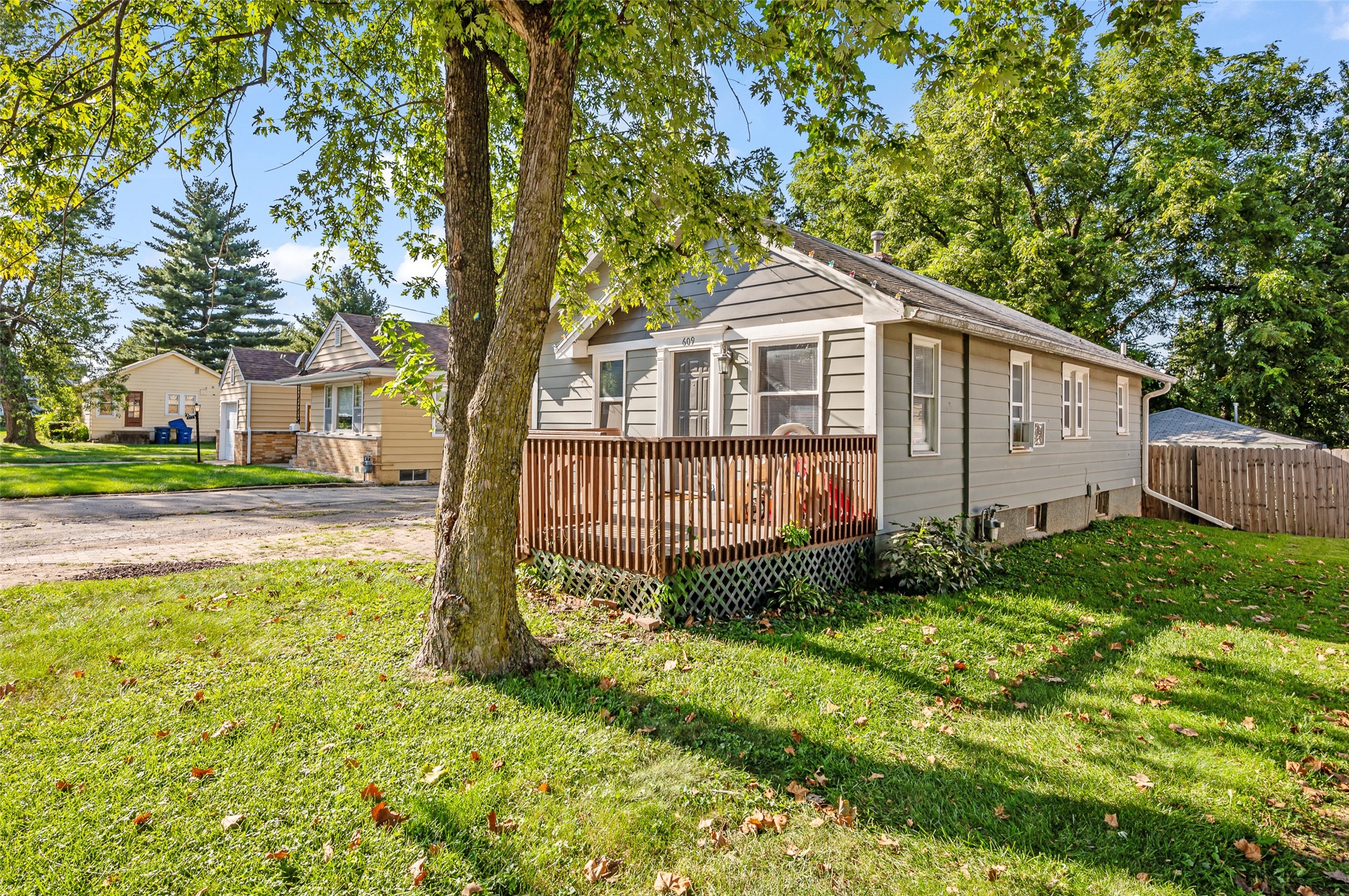 Hughes Ave, Des Moines, IA 50315