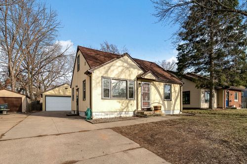 2074 Mcknight Rd N, North Saint Paul, MN, 55109-3937 | Card Image