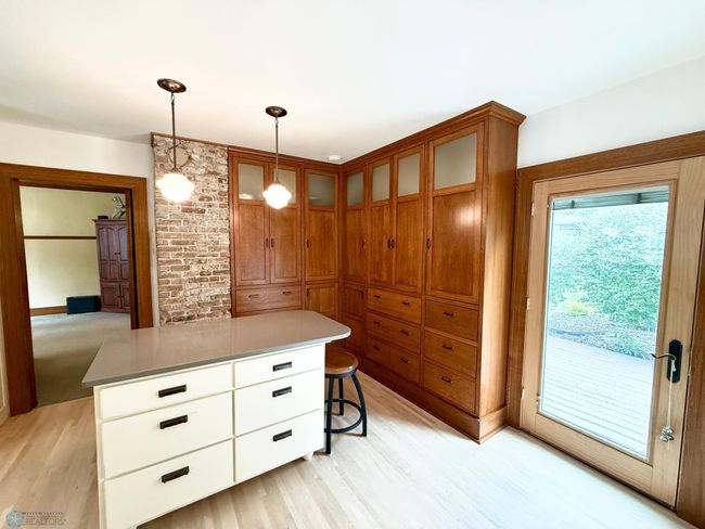 Eat-in Kitchen | Image 20