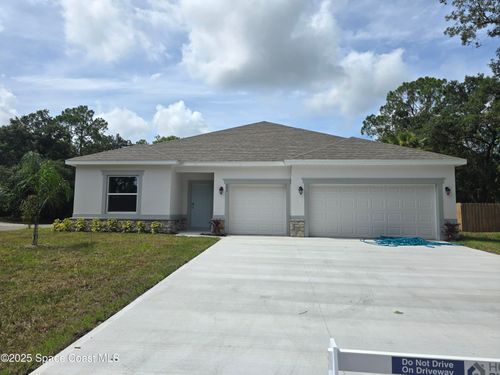 642 Fernandina St Nw, PALM BAY, FL, 32907-1879 | Card Image