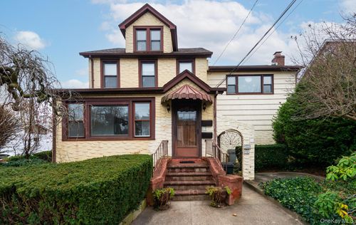 23 Park Ave, Oyster Bay, NY, 11771-3621 | Card Image