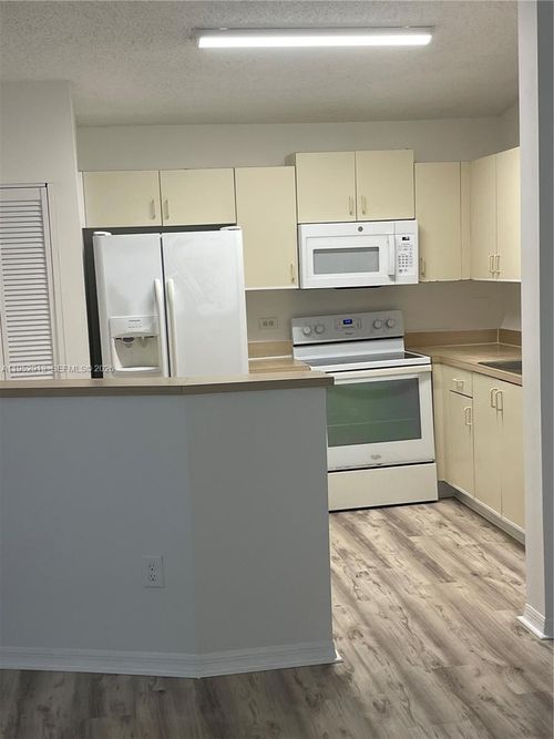 apt-314-3630 N 56th Ave, Hollywood, FL, 33021-2258 | Card Image