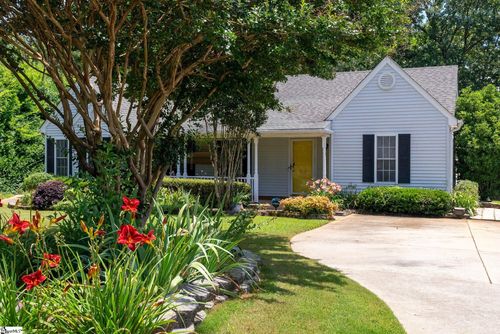 318 Weeping Willow Dr, Seneca, SC, 29672-2495 | Card Image