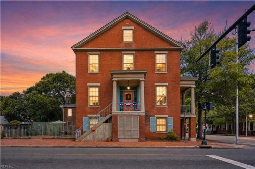 422 Crawford St, Portsmouth, VA, 23704-3833 | Card Image