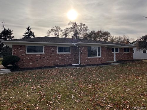 16970 Park Ln, Fraser, MI, 48026-3823 | Card Image