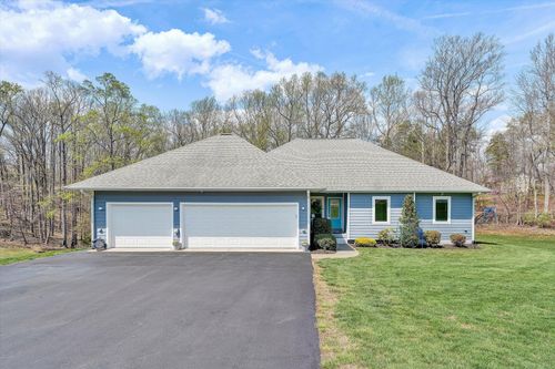 301 Indian Ridge Dr, Moneta, VA, 24121-3305 | Card Image