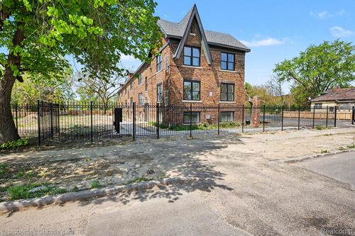 206-4735 Rohns St, Detroit, MI, 48214-1375 | Card Image