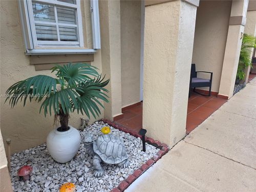 5-523 W 68th St, Hialeah, FL, 33014-4928 | Card Image