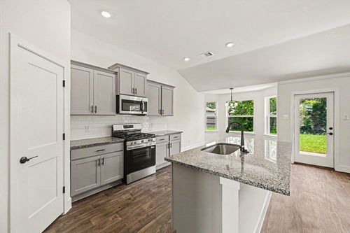 9 Keystone Ct, Angleton, TX, 77515-1216 | Card Image