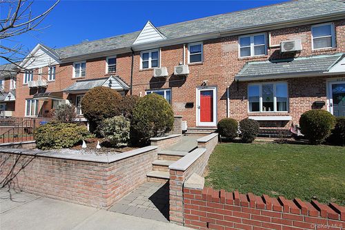 61-21 81st St, Middle Village, NY, 11379-1403 | Card Image