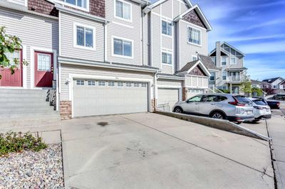 184 Hidden Creek Gdns Nw, Home with 2 bedrooms, 2 bathrooms and 4 parking in Calgary AB | Image 3