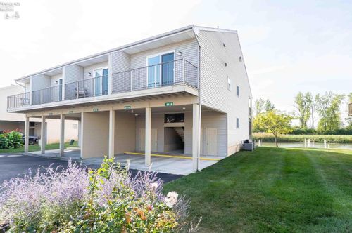8908 W Canada Goose Ct, Oak Harbor, OH, 43449-9028 | Card Image