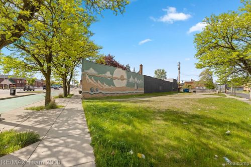 21616 Grand River Ave, Detroit, MI, 48219-3264 | Card Image