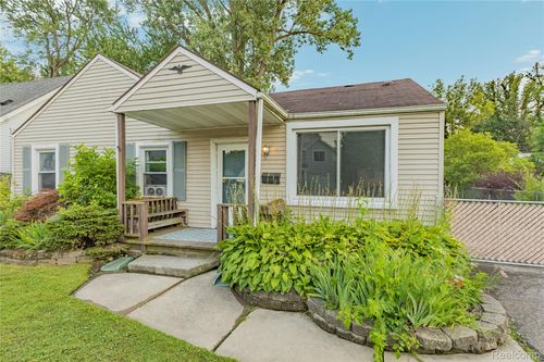 20890 Hollywood St, Harper Woods, MI, 48225-1136 | Card Image