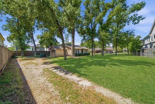 1501 Early Ln, Houston, TX, 77055-5001 | Card Image