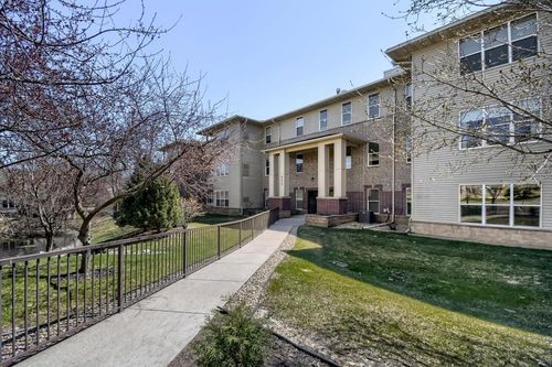 212b-9225 Medicine Lake Road, Golden Valley, MN, 55427 | Card Image