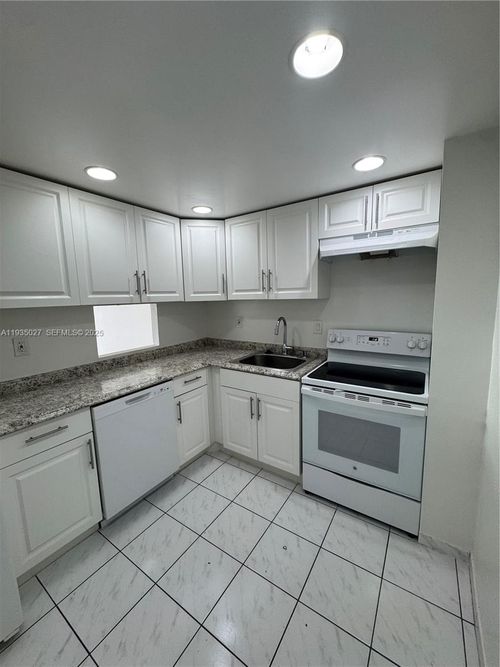 apt-305-16710 Ne 9th Ave, North Miami Beach, FL, 33162-2529 | Card Image