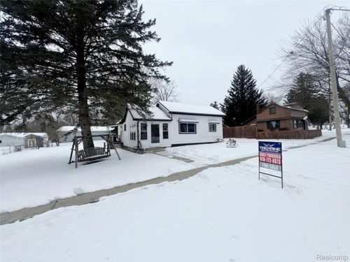 227 N Walnut St, Vernon, MI, 48476-9119 | Card Image