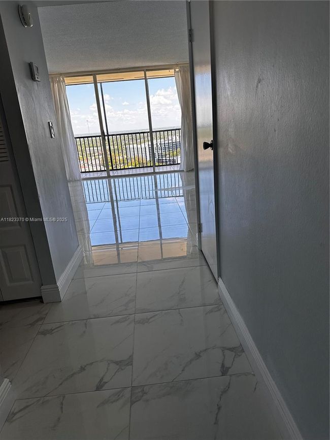 APT-2601 - 20335 W Country Club Dr, Condo with 1 bedrooms, 2 bathrooms and null parking in Aventura FL | Image 12