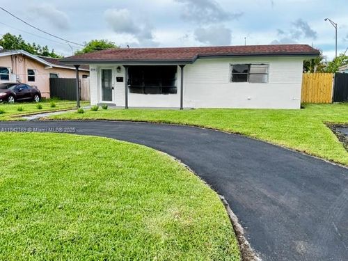 2919 Acapulco Dr, Miramar, FL, 33023-4709 | Card Image