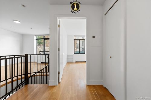 2911 12th St, Astoria, NY, 11102-4669 | Card Image