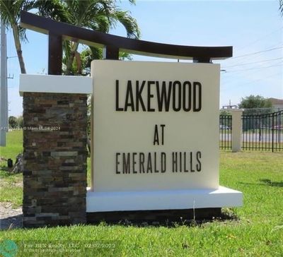 902 - 3690 N 56th Ave, Condo with 2 bedrooms, 1 bathrooms and null parking in Hollywood FL | Image 1