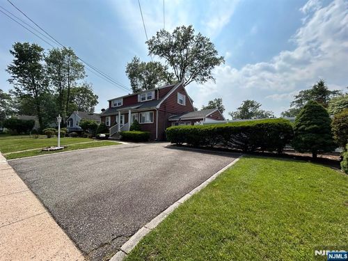 84 N Vivyen St, Bergenfield, NJ, 07621-1562 | Card Image