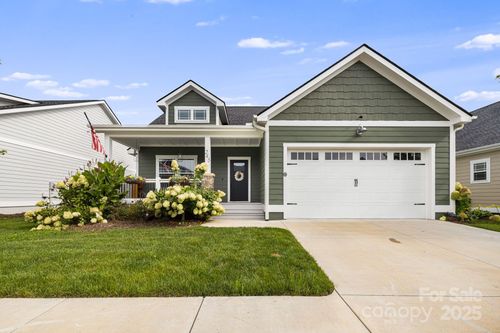 243 Leyland Cir, Hendersonville, NC, 28792-0498 | Card Image