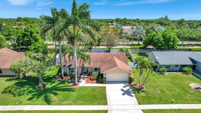 226 Parkwood Drive S, House other with 3 bedrooms, 2 bathrooms and null parking in Royal Palm Beach FL | Image 5