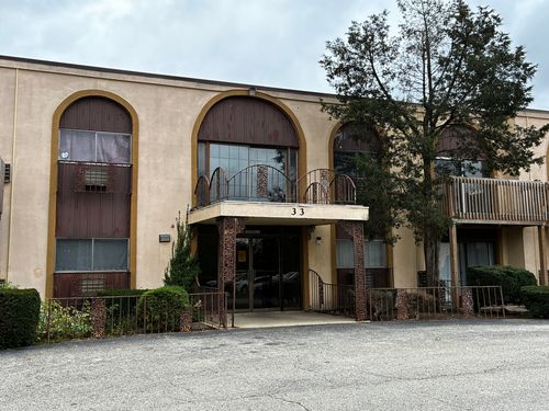 212-33 S Shaddle Avenue, Mundelein, IL, 60060 | Card Image