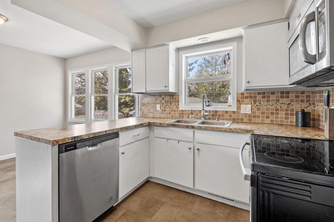 Great flow to kitcehn - Upper Unit | Image 10
