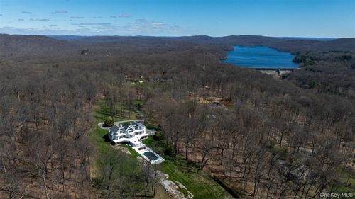 18 Bramblebush Rd, Croton-On-Hudson, NY, 10520-3417 | Card Image