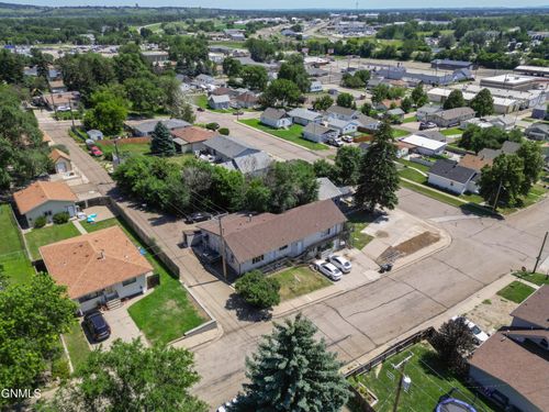 304 10th Ave Ne, Mandan, ND, 58554-3700 | Card Image