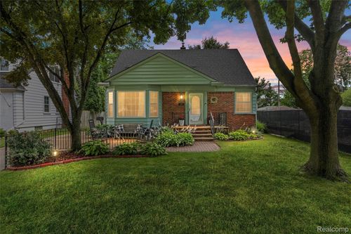 1524 Villa Rd, Birmingham, MI, 48009-6591 | Card Image