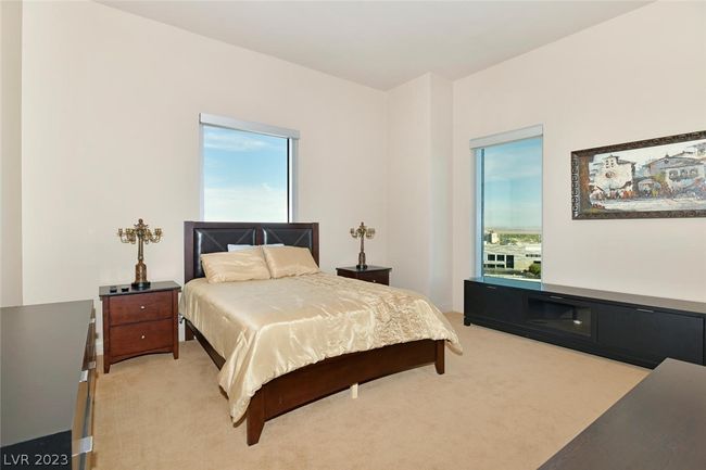 1201 - 360 E Desert Inn Rd, Condo with 2 bedrooms, 3 bathrooms and null parking in Las Vegas NV | Image 21