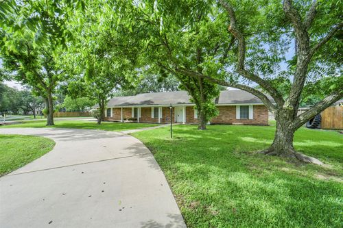 705 Darlene Ln, Wallis, TX, 77485 | Card Image