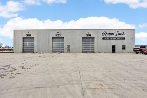 16157 190th St, Monticello, IA, 52310-7637 | Card Image