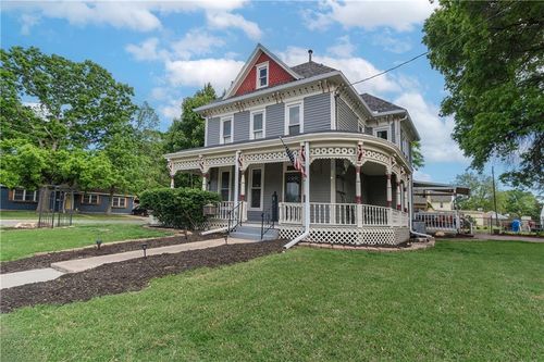 318 Cedar St, Olathe, KS, 66061-4018 | Card Image