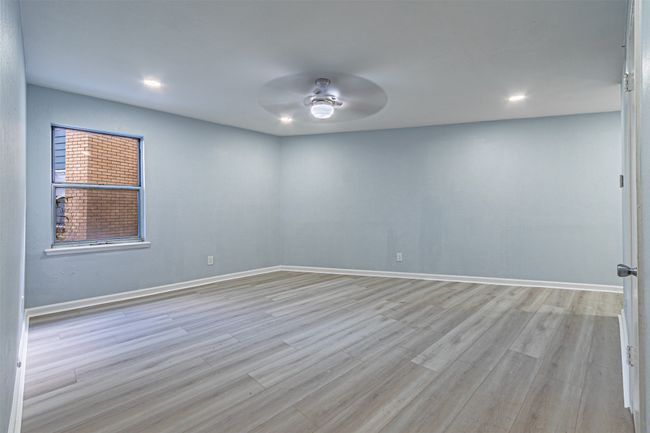 Unfurnished room featuring ceiling fan and light hardwood / wood-style floors | Image 31