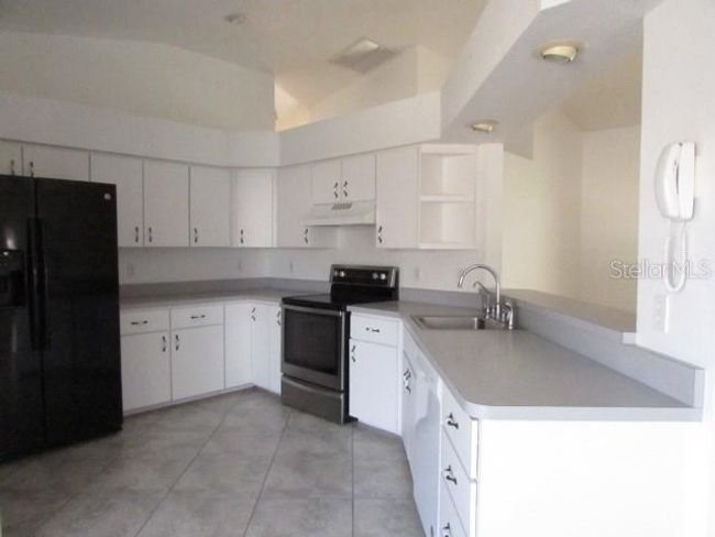 7558 Sw 103 Rd Loop, House other with 3 bedrooms, 2 bathrooms and null parking in OCALA FL | Image 4