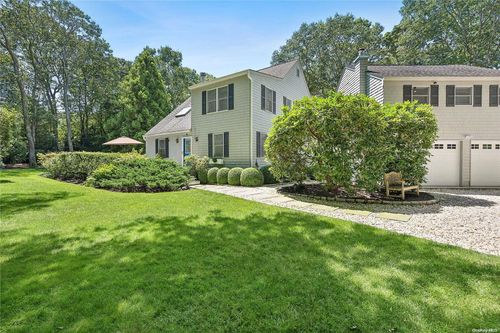 757 Seven Ponds Towd Rd, Southampton, NY, 11968-5525 | Card Image