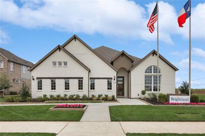 View of front of property featuring a front lawn | Image 1