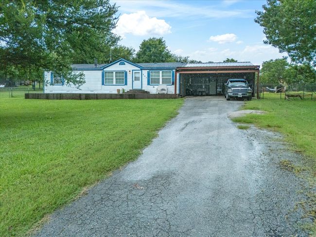 403 Se County Road 3048 C, House other with 3 bedrooms, 2 bathrooms and null parking in Corsicana TX | Image 6