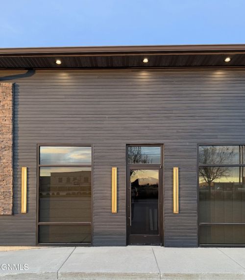 3250 Rock Island Pl, Bismarck, ND, 58504-7704 | Card Image