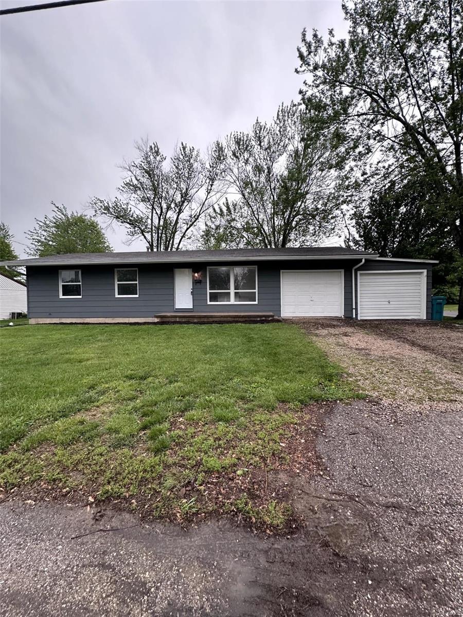 Genevieve St, Sullivan, MO 63080