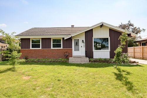 6727 Lone Elm Dr, Caledonia, WI, 53402-1477 | Card Image