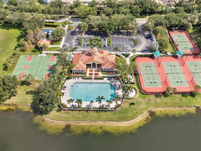 12468 Sw 44 Th Ct, Townhouse with 3 bedrooms, 3 bathrooms and null parking in Miramar FL | Image 32