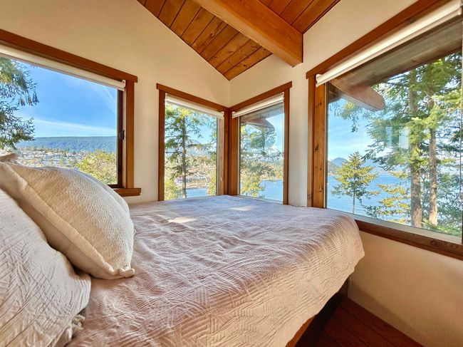 395 Skyline Drive, House other with 3 bedrooms, 2 bathrooms and 2 parking in Gibsons BC | Image 21